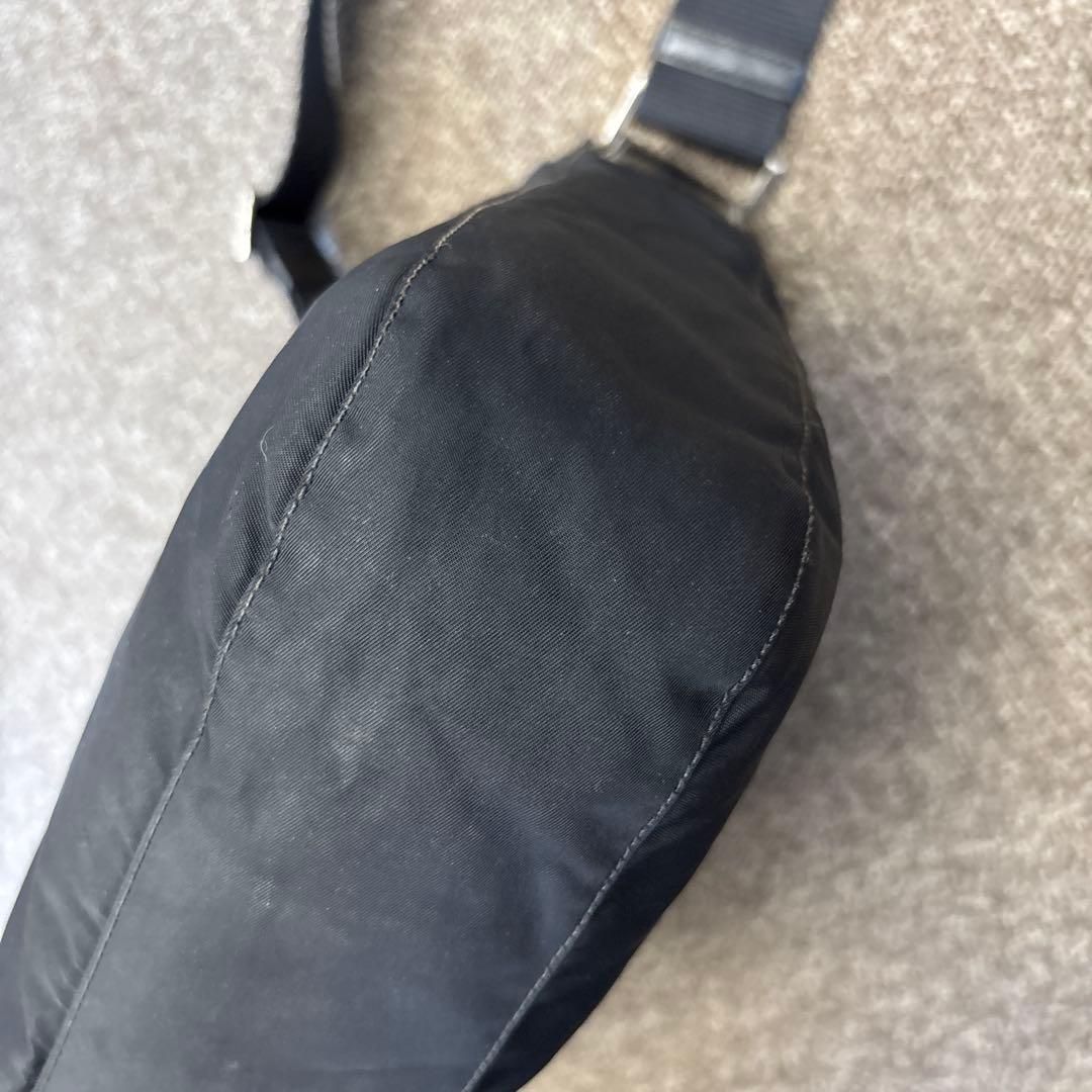 プラダ　ナイロン　ショルダーバッグ
