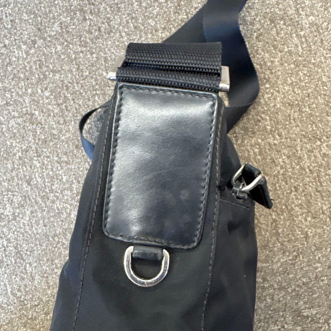 プラダ　ナイロン　ショルダーバッグ