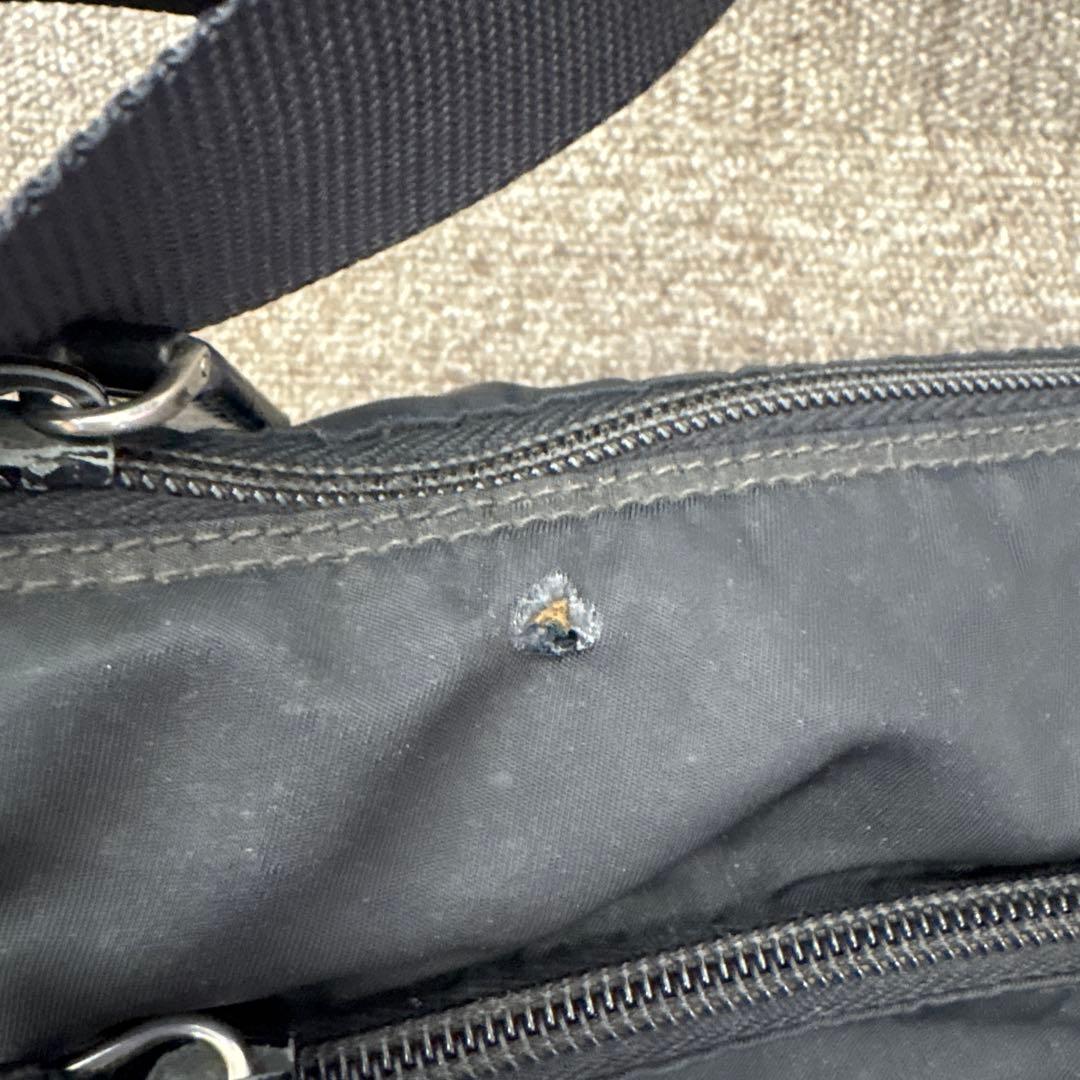 プラダ　ナイロン　ショルダーバッグ