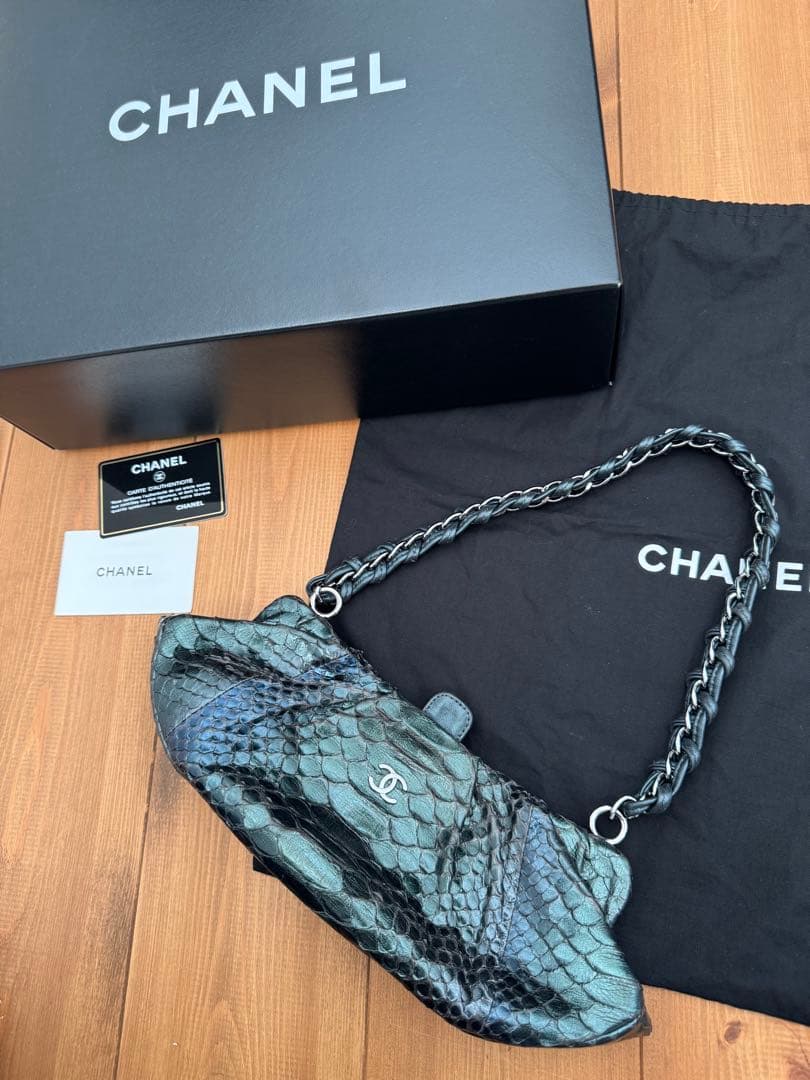 シャネル　パイソンパーティーポーチ