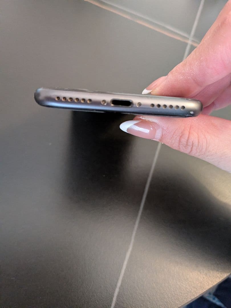 iPhone ブラック スクラッチあり 本体