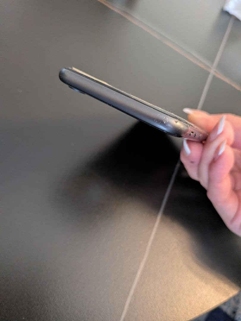 iPhone ブラック スクラッチあり 本体