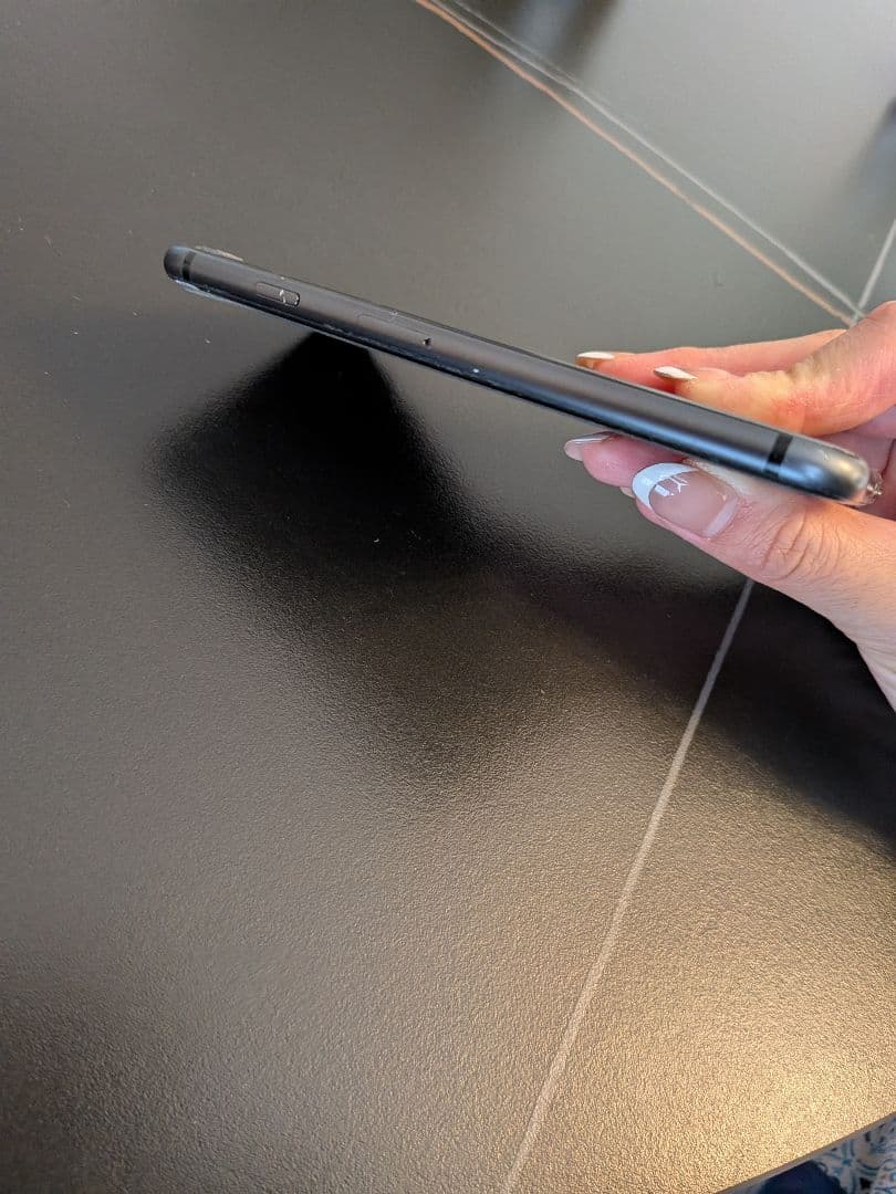 iPhone ブラック スクラッチあり 本体