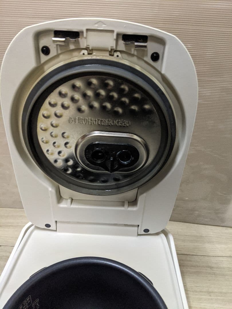 アイリスオーヤマ圧力IH RC-PD50-W　2020年製