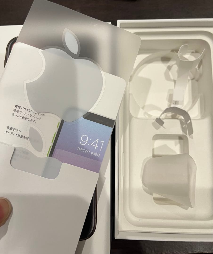 iPhone Xs シャンパンゴールド　simロックなし　バッテリー73%