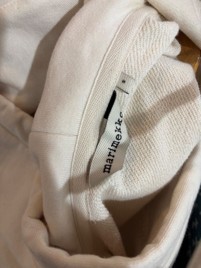 marimekko アイボリー ロゴパーカー