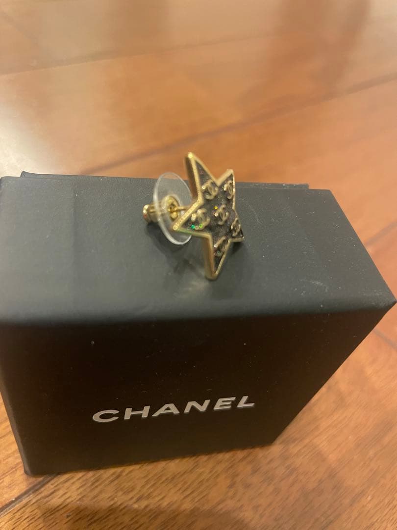 ☺︎CHANEL☺︎星ピアス片耳☺︎
