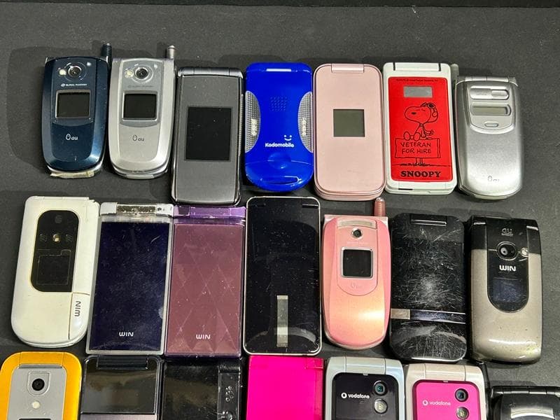 大量 携帯電話 ガラケー docomo/au 他 25台 ジャンク 部品取り