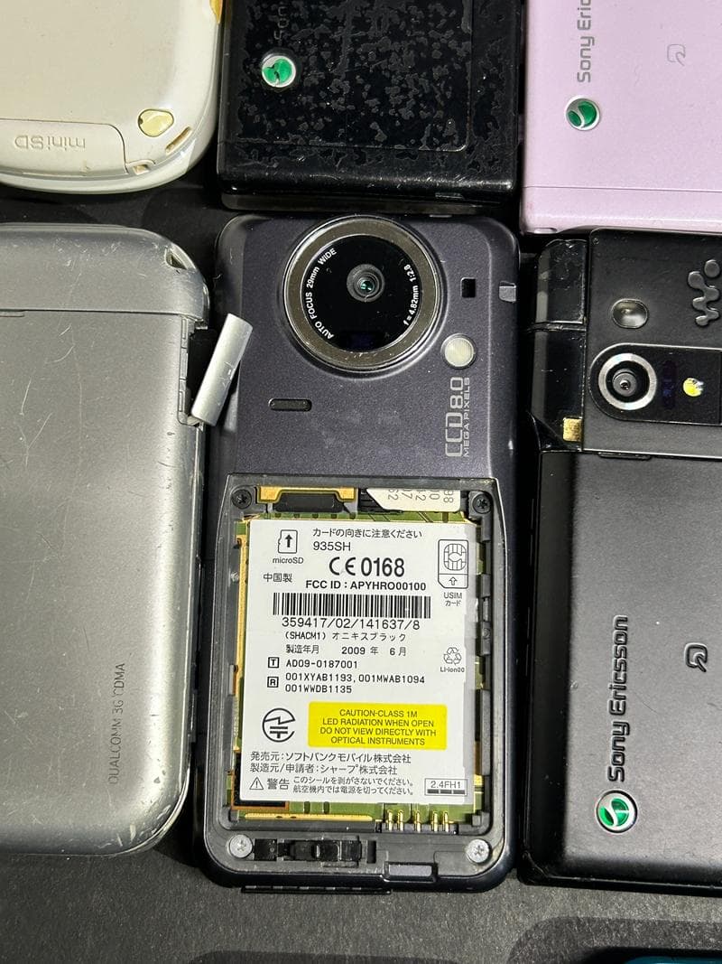 大量 携帯電話 ガラケー docomo/au 他 25台 ジャンク 部品取り