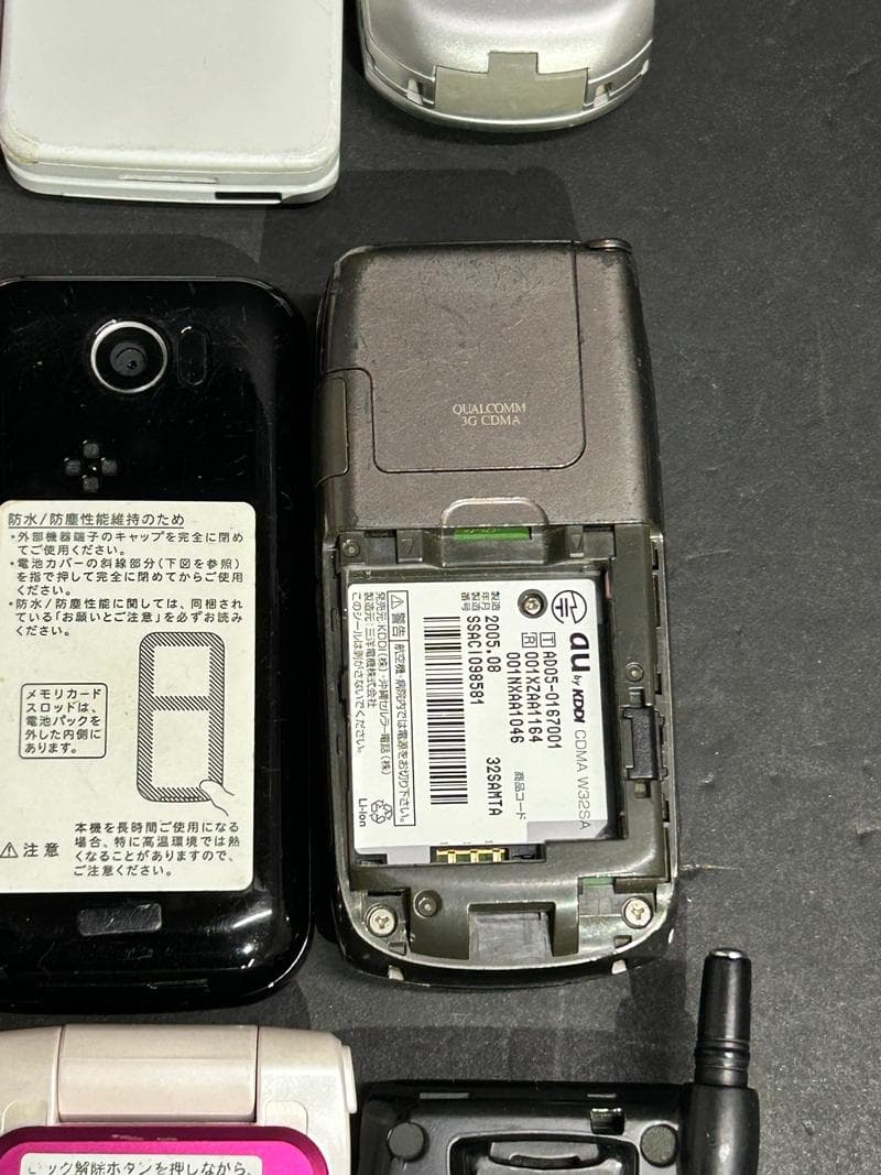 大量 携帯電話 ガラケー docomo/au 他 25台 ジャンク 部品取り
