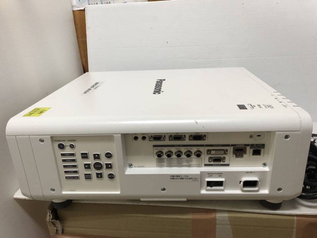 PANASONIC レーザープロジェクター　PT-RW620JW ★6200lm
