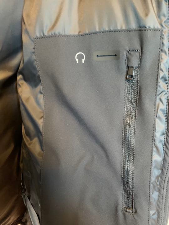 【タグ付き新品未使用】UNIQLOハイブリッドダウンパーカ