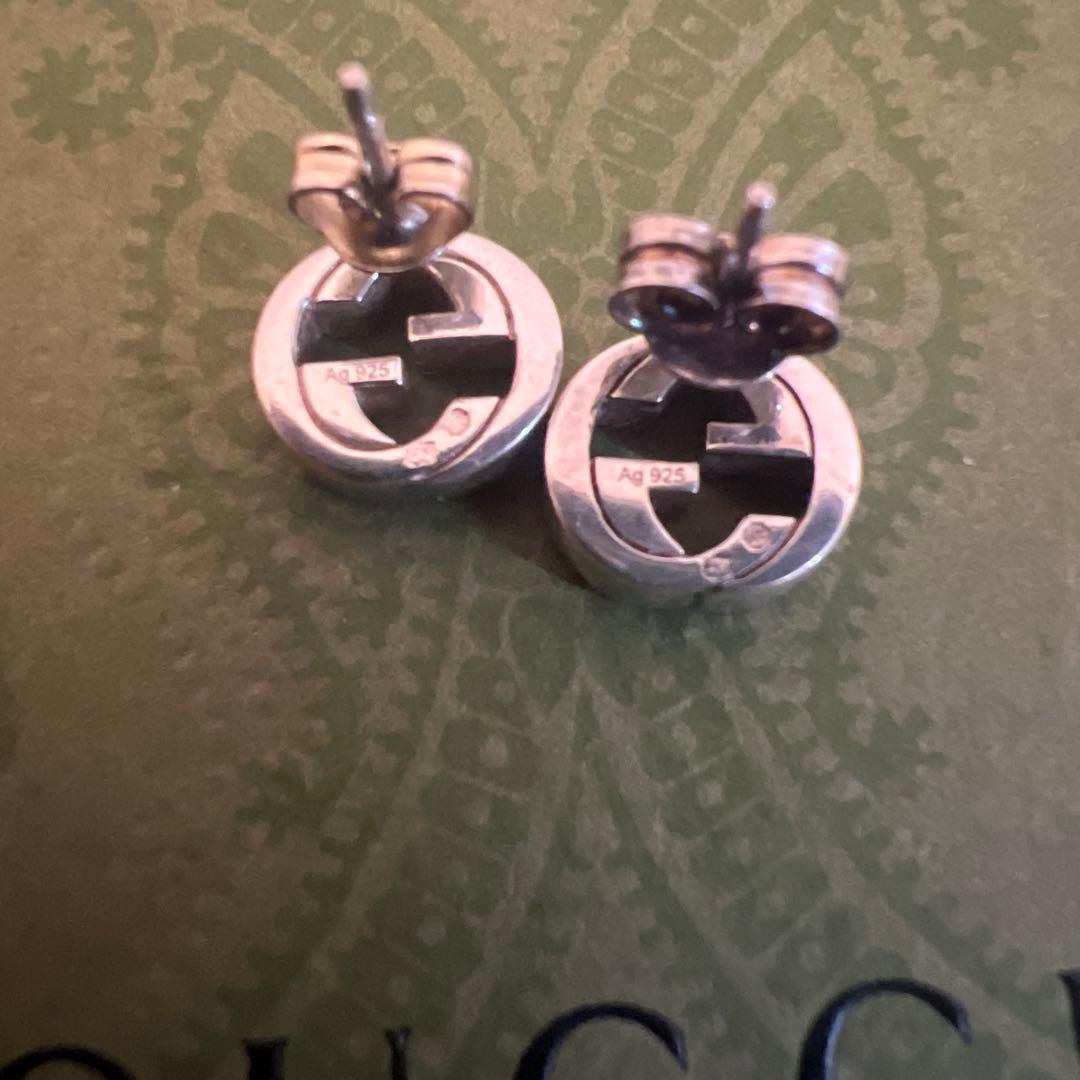 GUCCI シルバースタッズピアス