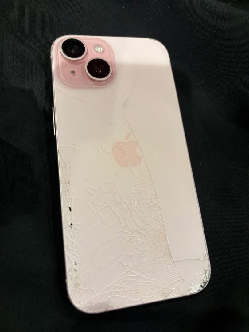 Apple iPhone 15 128GB ピンク 背面割れ　傷あり