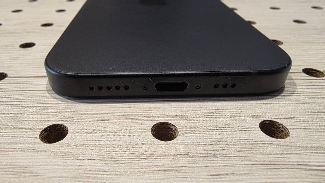 Apple iPhone 15 ブラック