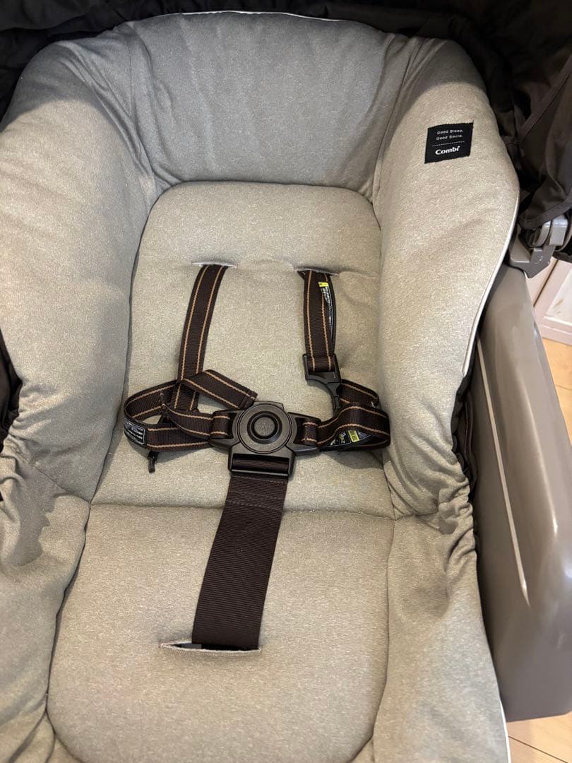 ネムリラ　Combi オートスゥイングヘッド&チェア　ベビーシート グレー