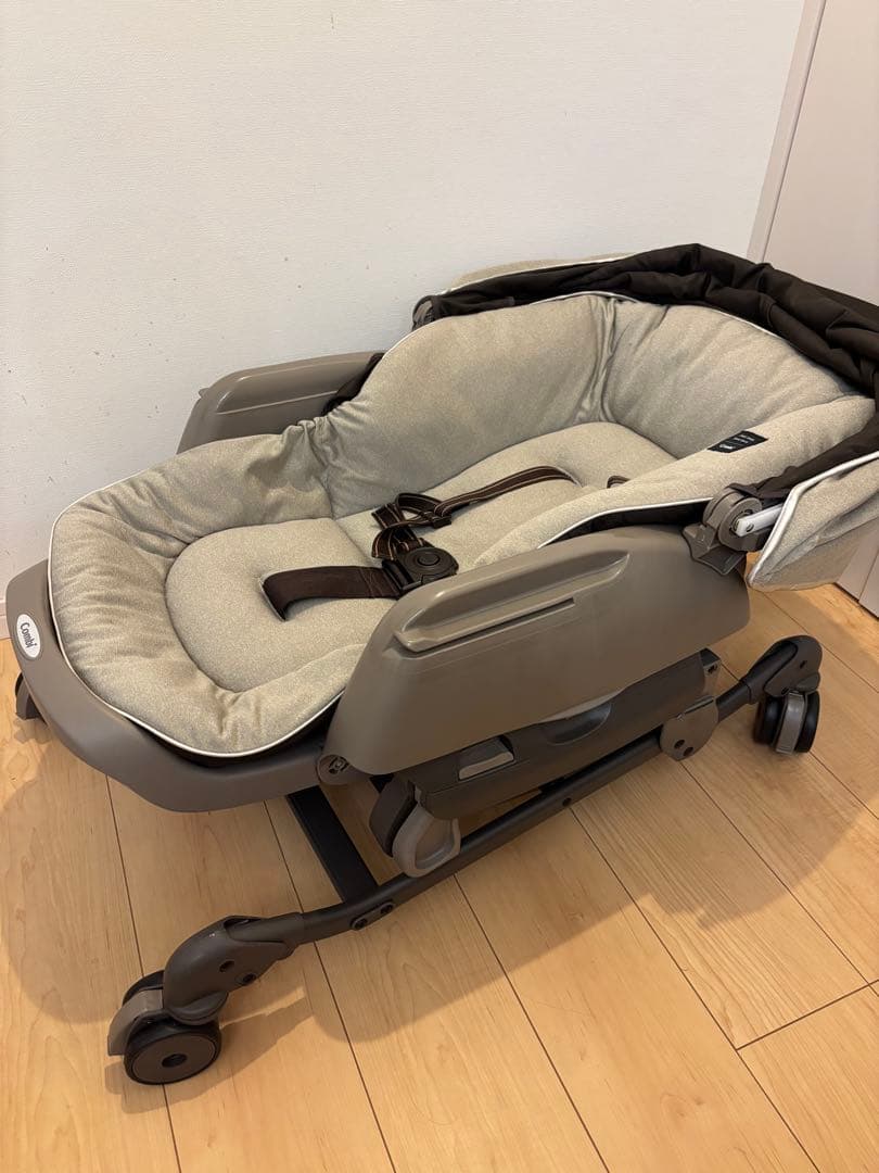 ネムリラ　Combi オートスゥイングヘッド&チェア　ベビーシート グレー