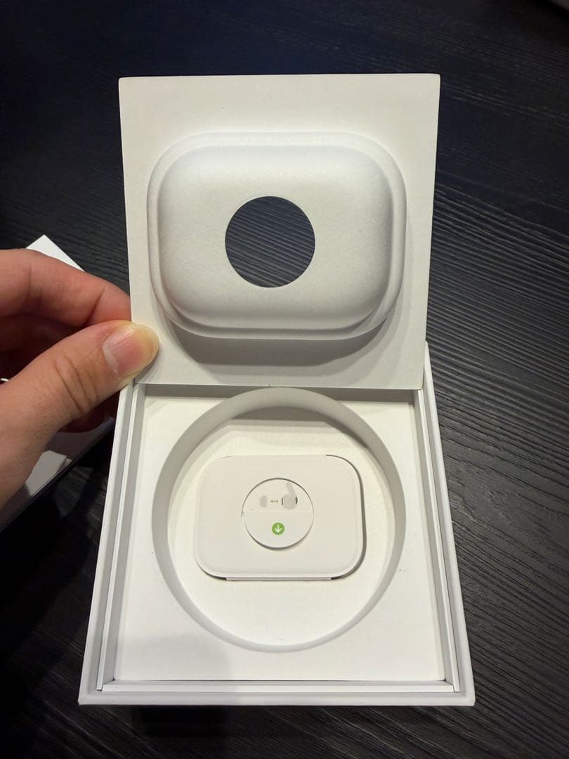 AirPods pro 第二世代 本体 ホワイト 充電ケース付き　箱付き