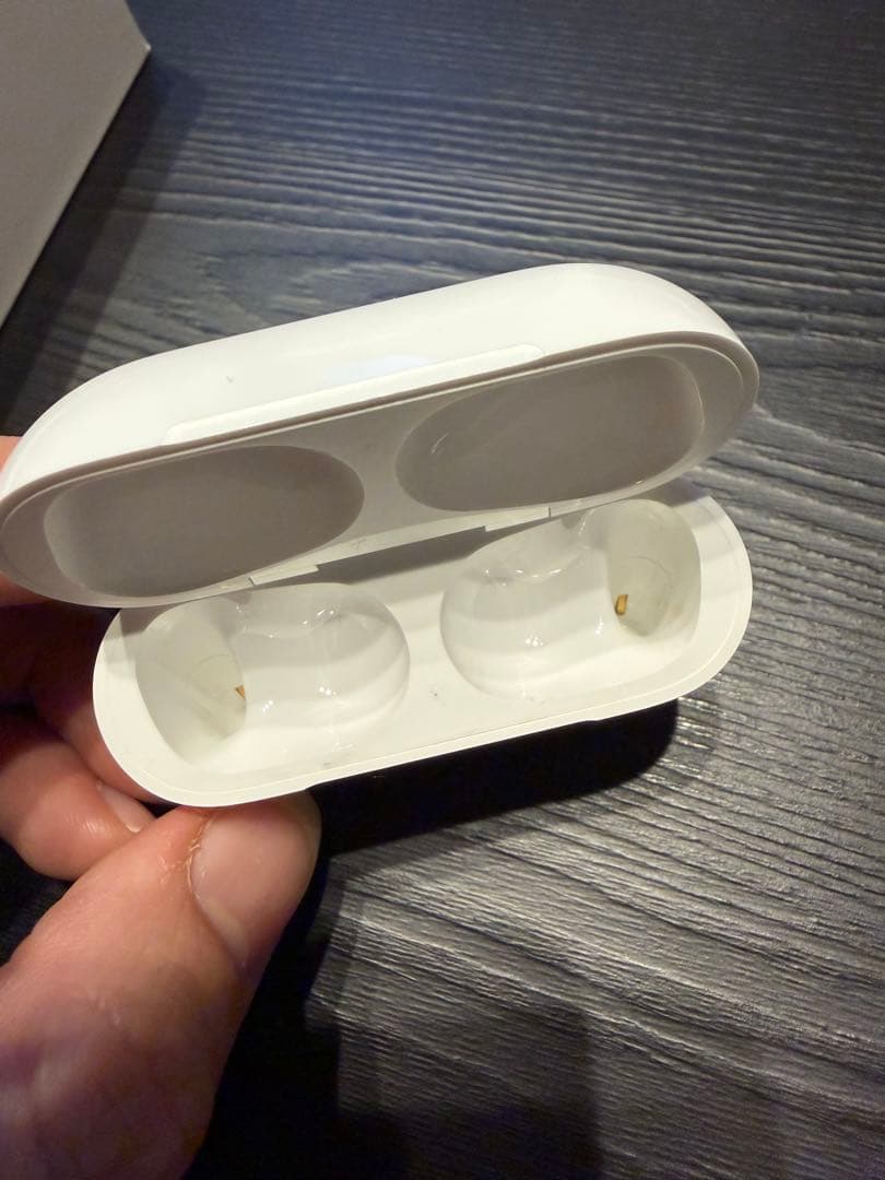 AirPods pro 第二世代 本体 ホワイト 充電ケース付き　箱付き