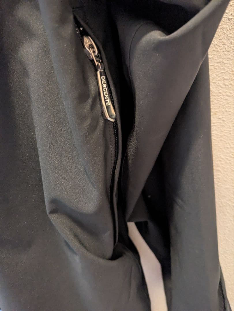 【期間限定最終値下げデサント製オガサカラストシーズン】スキーウェア上下 Lサイズ