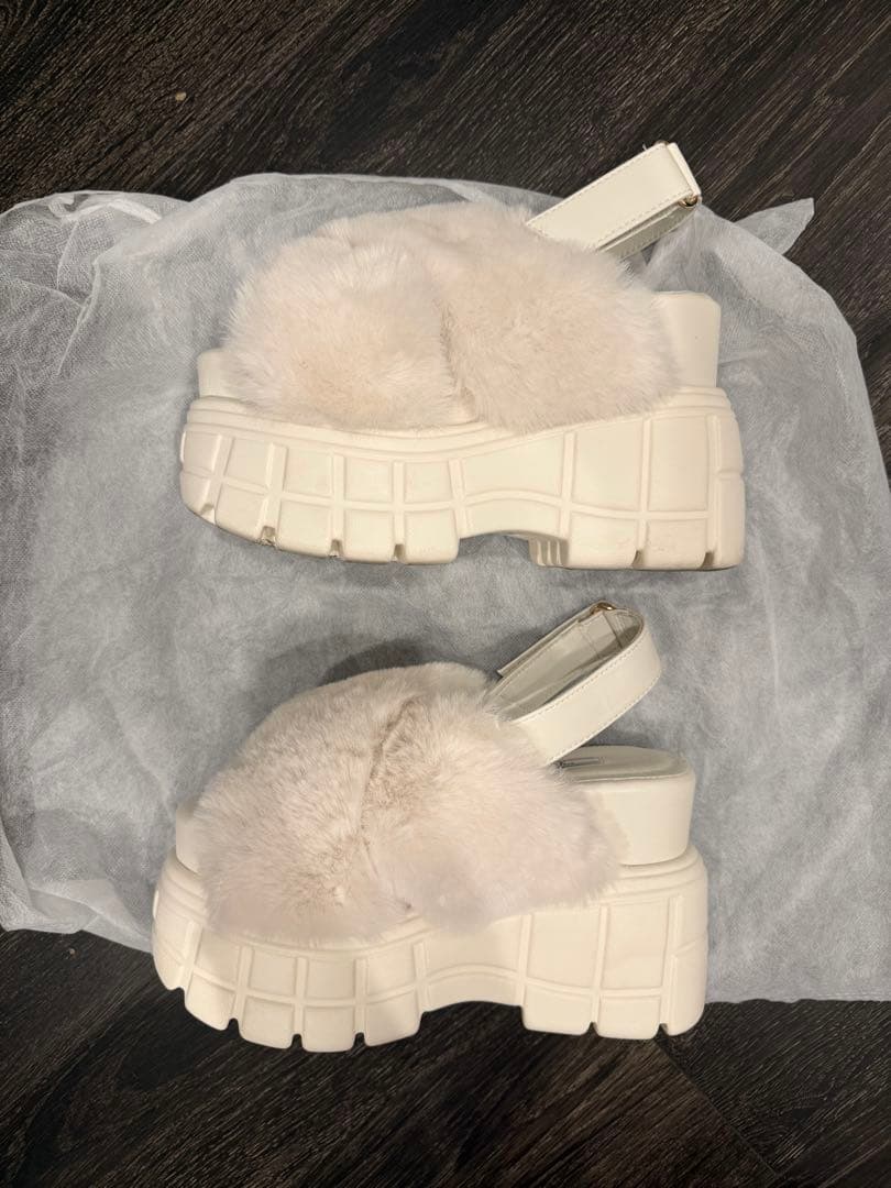 R&E クロスファーバックベルト厚底サンダル アイボリー Mサイズ