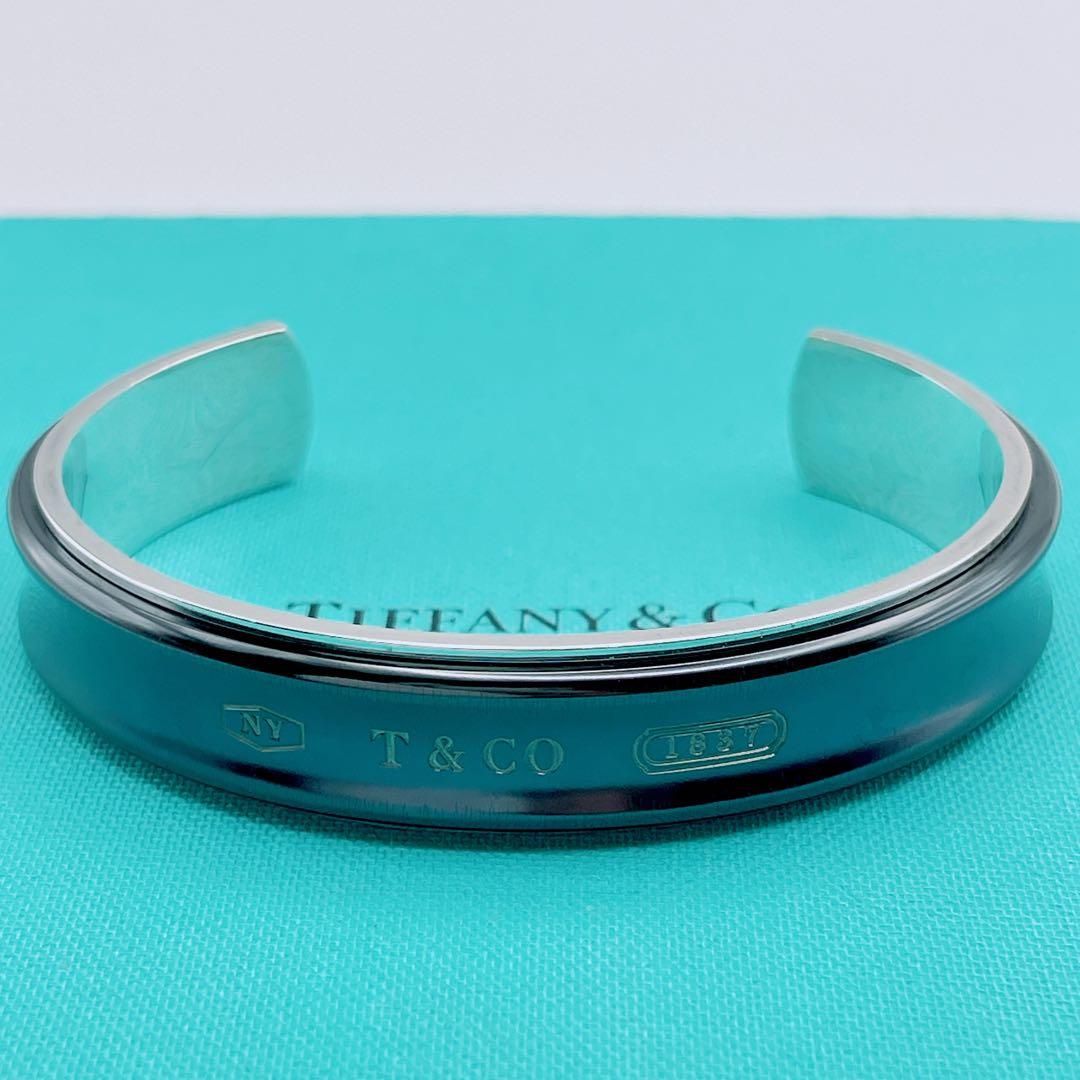 Tiffany & Co. バングル　ナロー　チタン　カフ　ブラック　TI