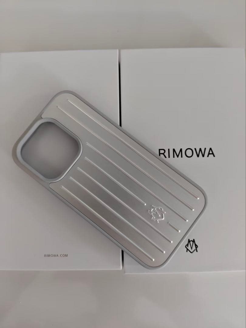 新品 未使用RIMOWA シルバー iPhone15proケース