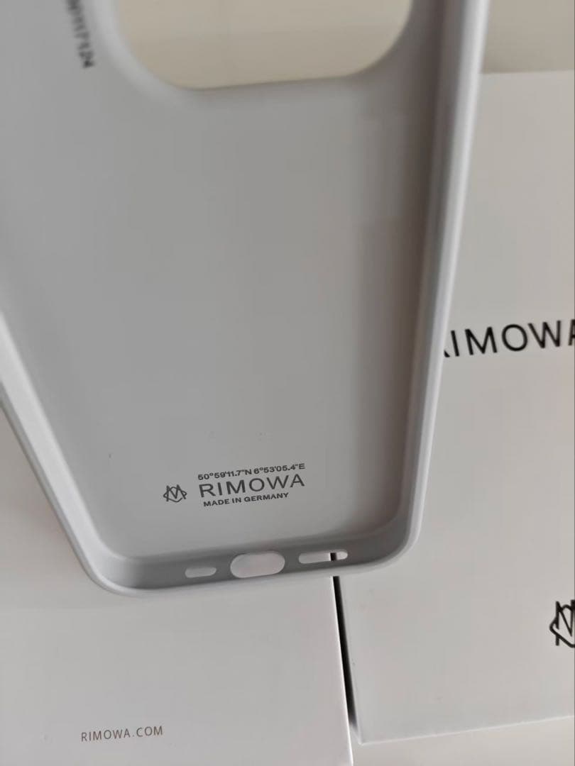新品 未使用RIMOWA シルバー iPhone15proケース