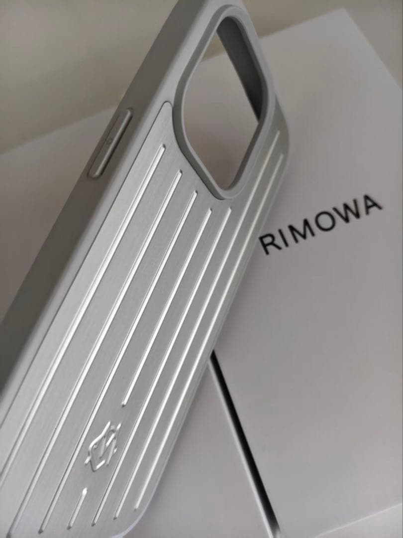 新品 未使用RIMOWA シルバー iPhone15proケース