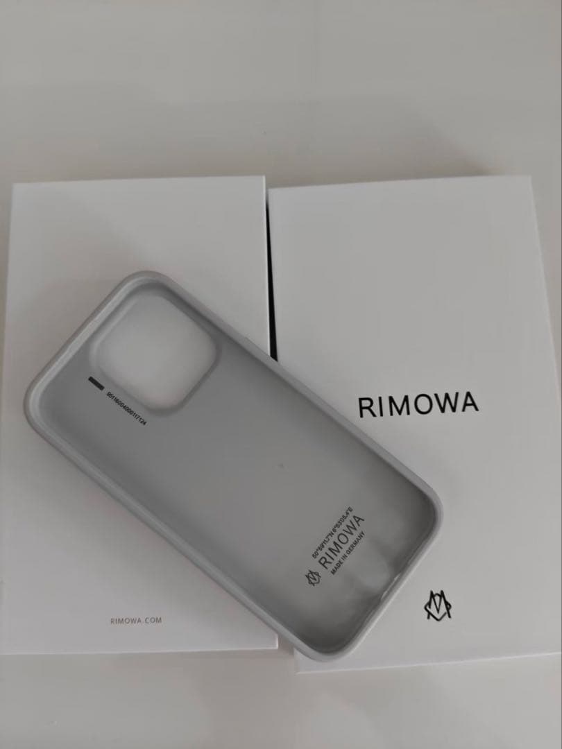 新品 未使用RIMOWA シルバー iPhone15proケース