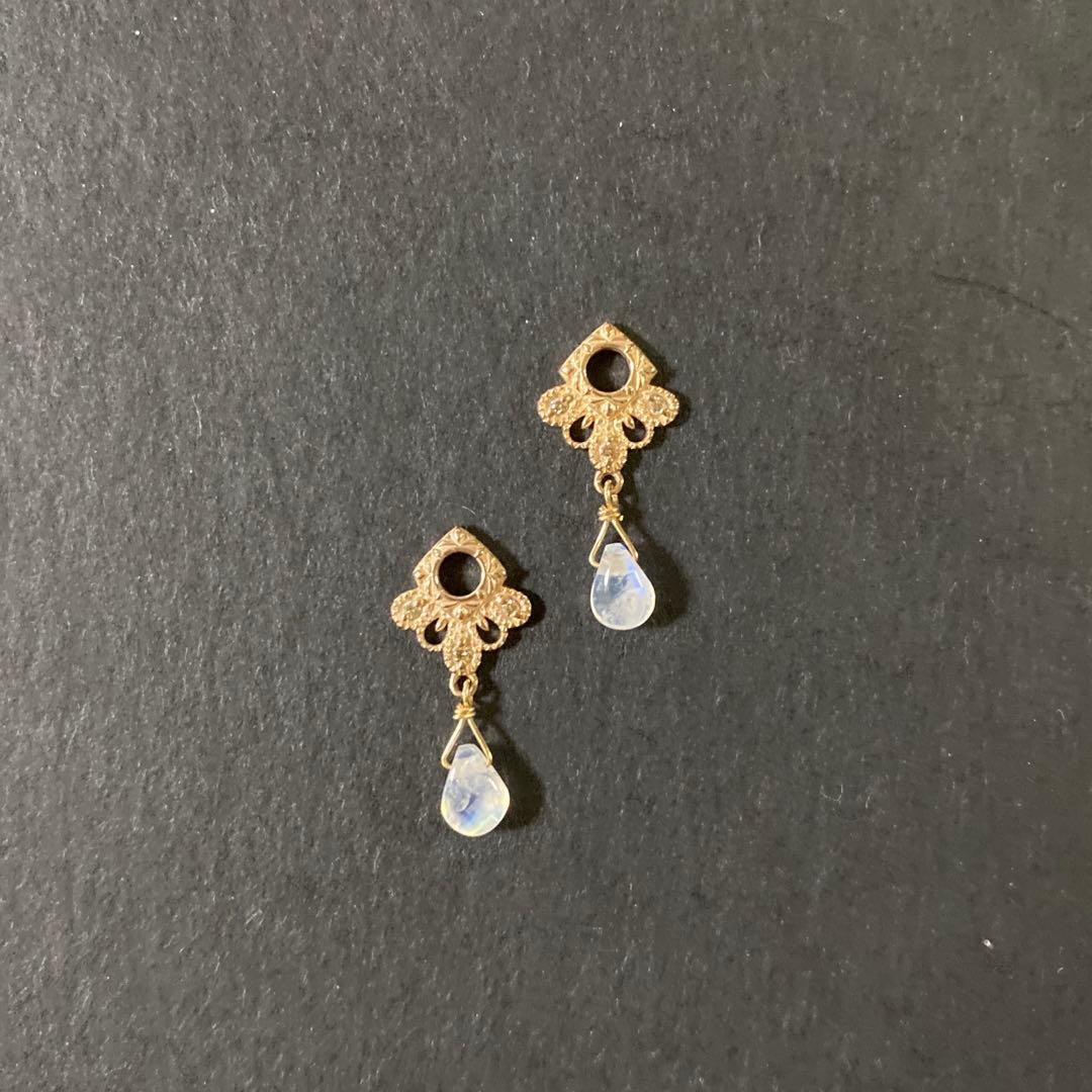 agete 34th K5ピアスチャーム ホワイトラブラドライト 向日葵 完売