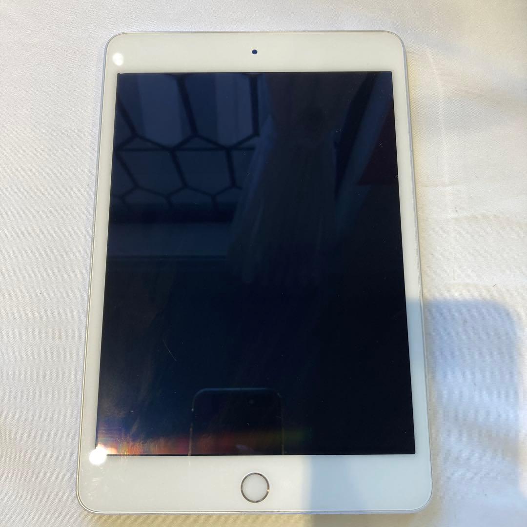 Apple iPad mini 第四世代 (モデル A1538) シルバー　①