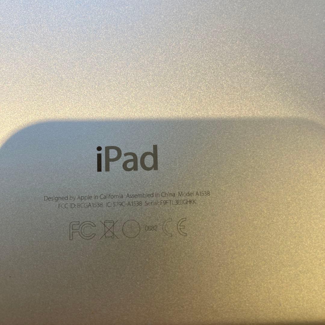 Apple iPad mini 第四世代 (モデル A1538) シルバー　①