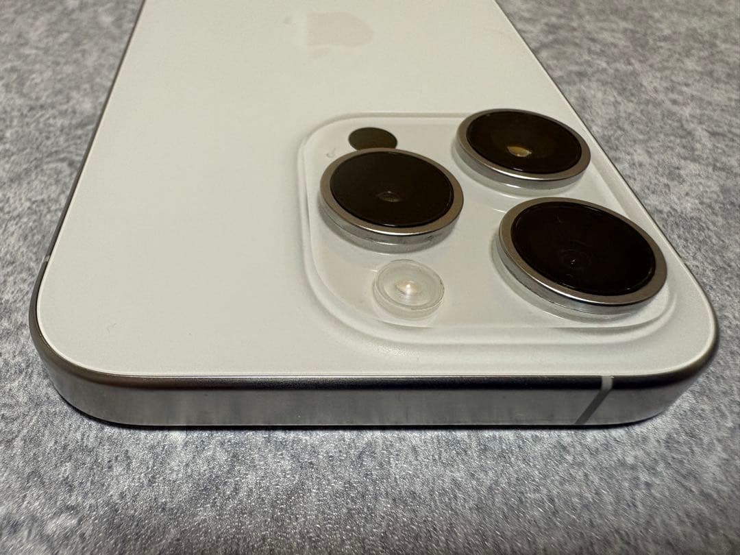 iPhone15Pro 256GB ホワイトチタニウム　超美品