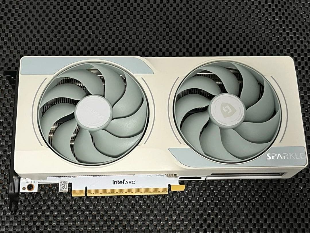 グラフィックボード・グラボ・ビデオカード intel arc sparkle B570 white