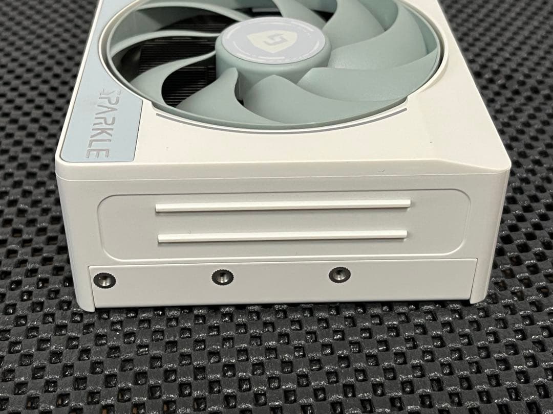 グラフィックボード・グラボ・ビデオカード intel arc sparkle B570 white