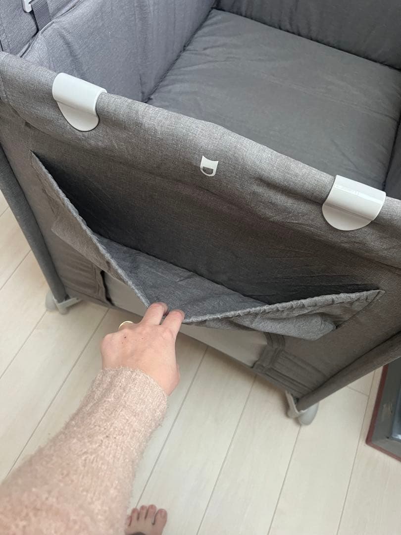 【美品】カトージ　KATOJI　ポータブルベビーベッド　オムツ台付