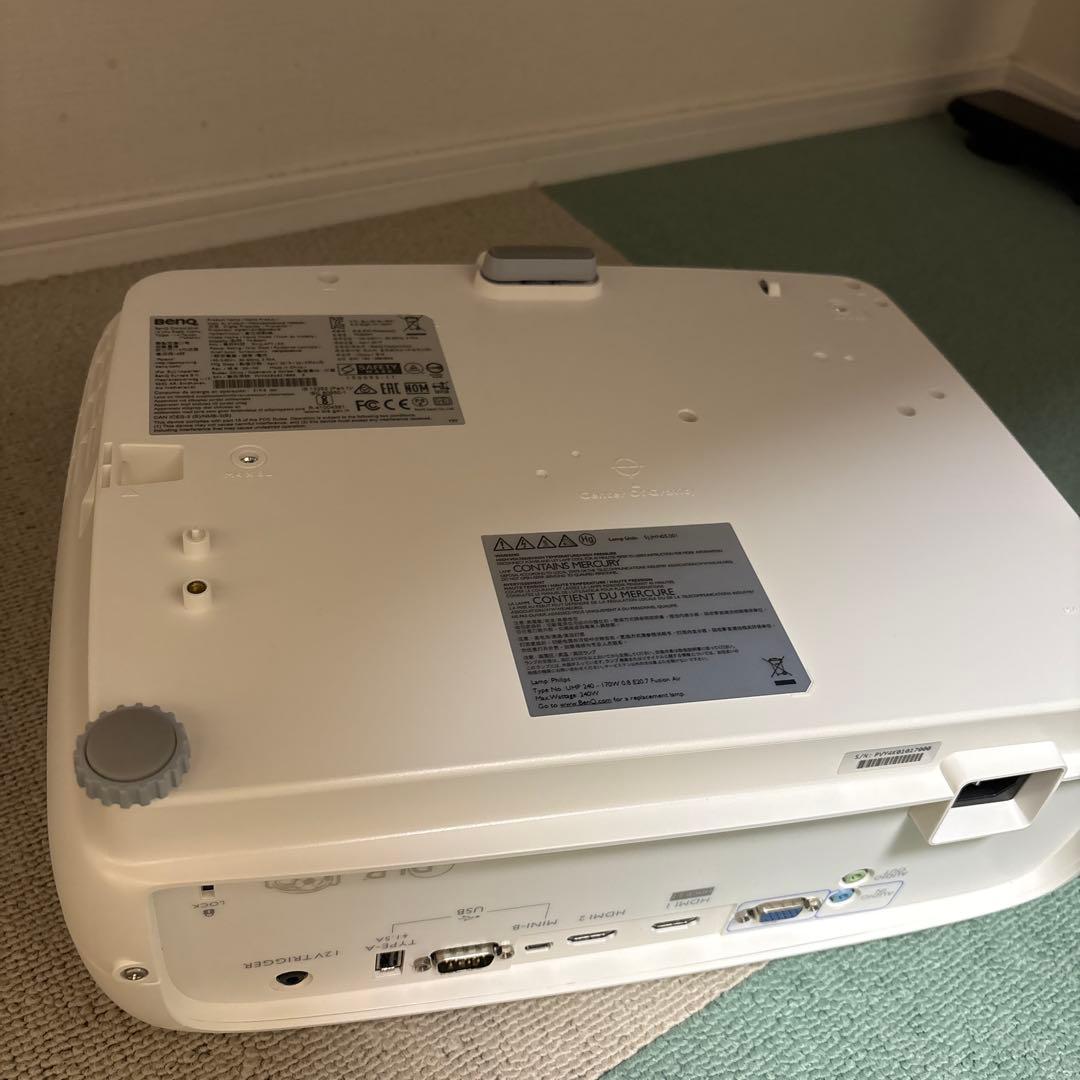 多*ぃ様 【使用時間836時間のみ】BENQ DLP プロジェクター 本体