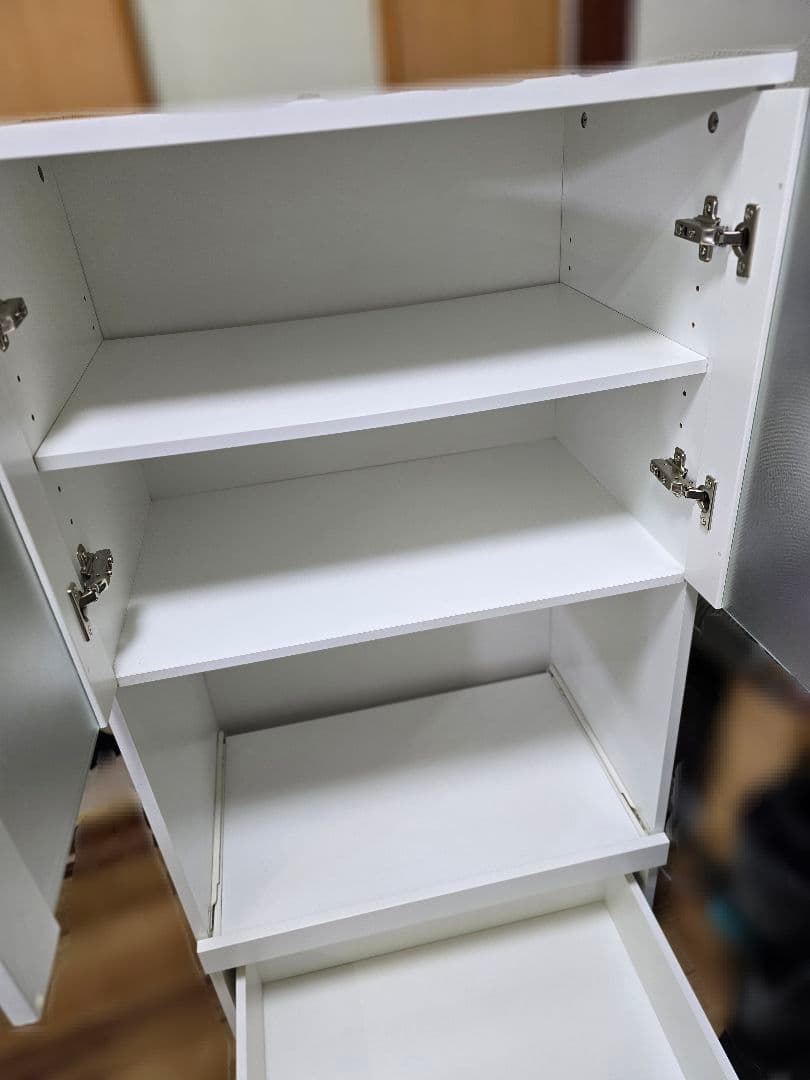 G*G様 ニトリ ホワイト 食器棚 ガラス扉付き