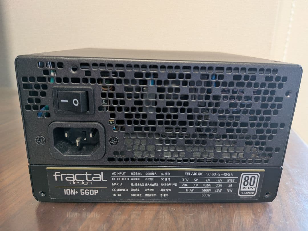 Fractal ION+ 560P 電源ユニット