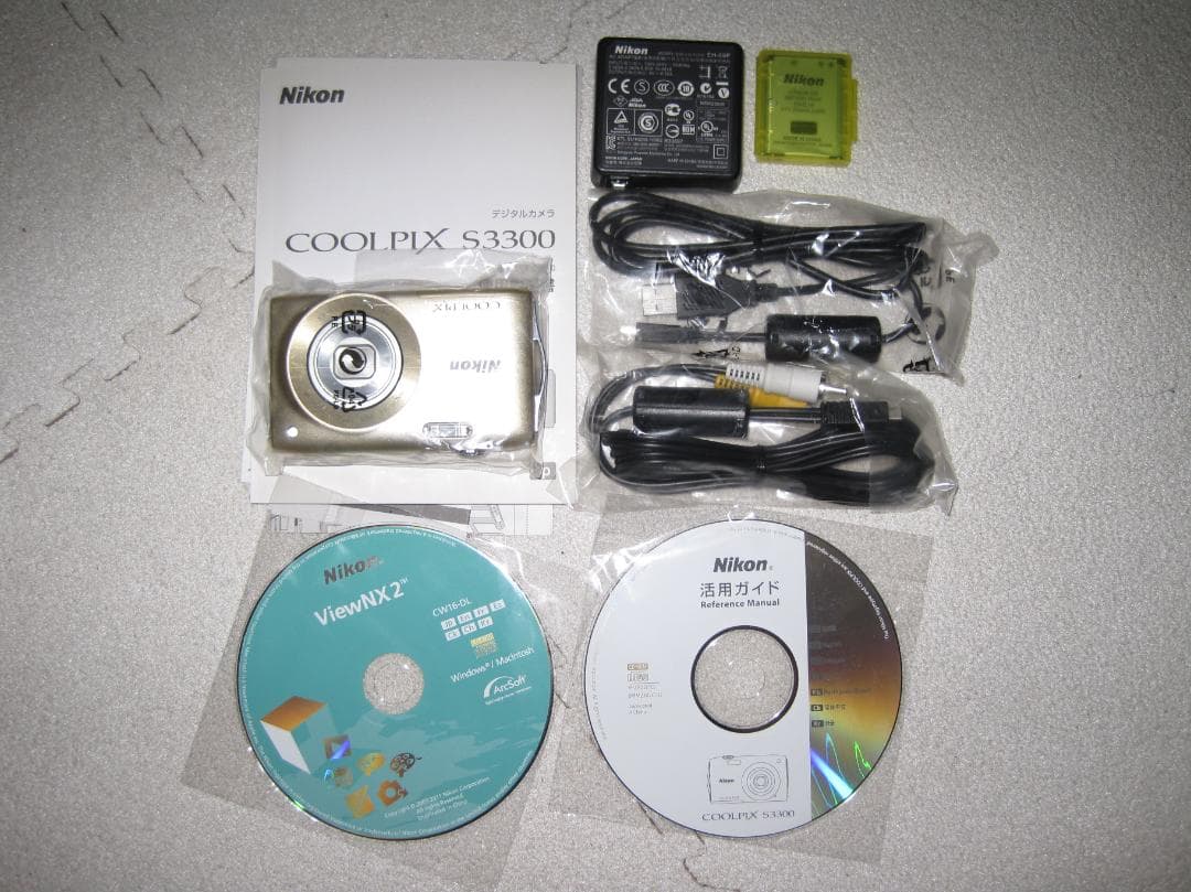 新品、未使用　Nikon COOLPIX S3300 本体と付属品