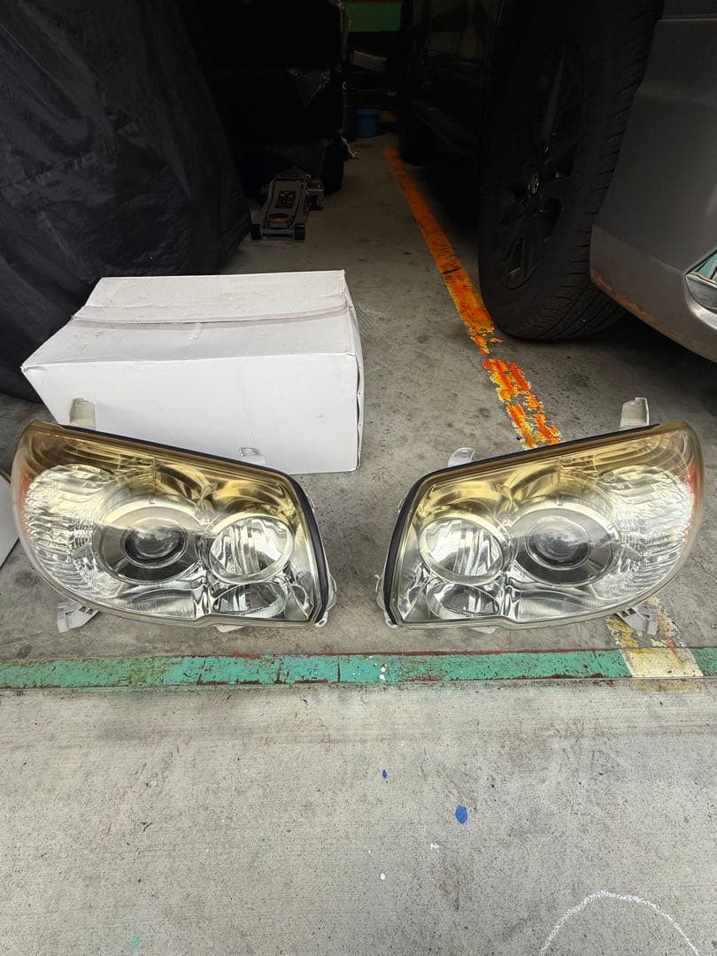 ハイラックスサーフ　純正　ヘッドライト左右　TRN215