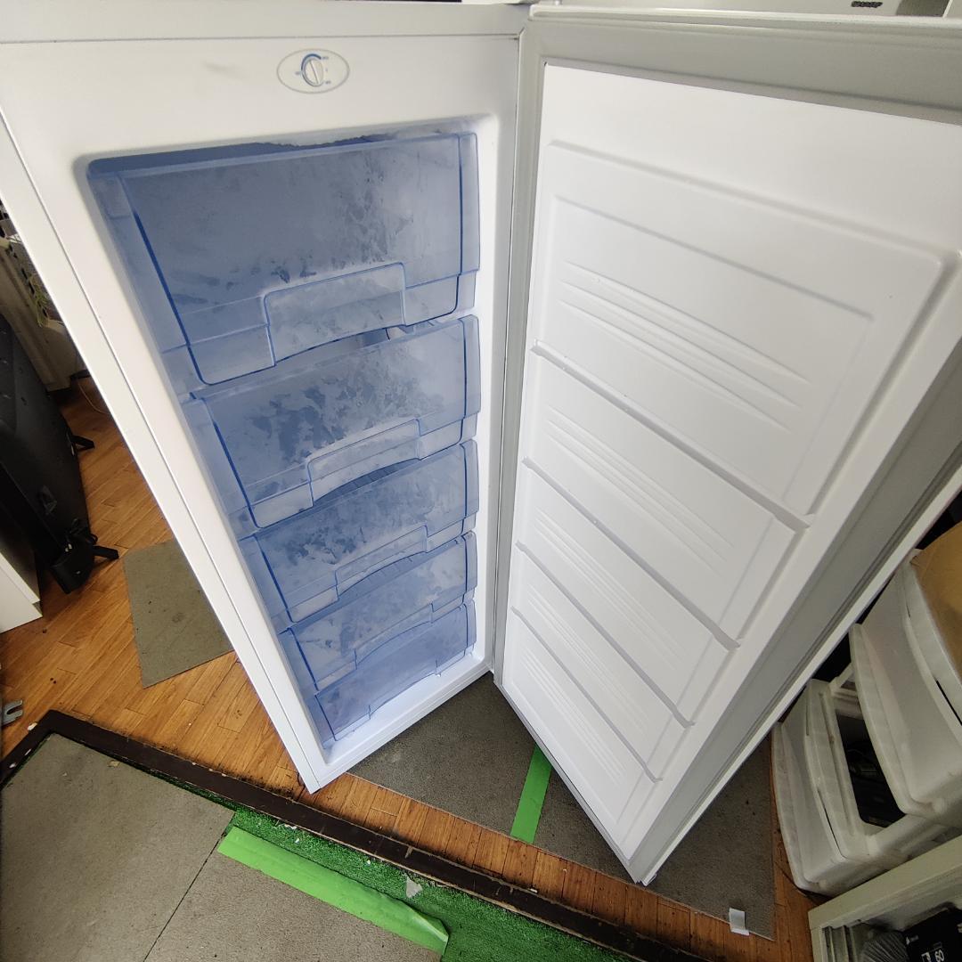 ②大阪市内配送無料 テンボス TBUF-152 冷凍ストッカー 大容量152L