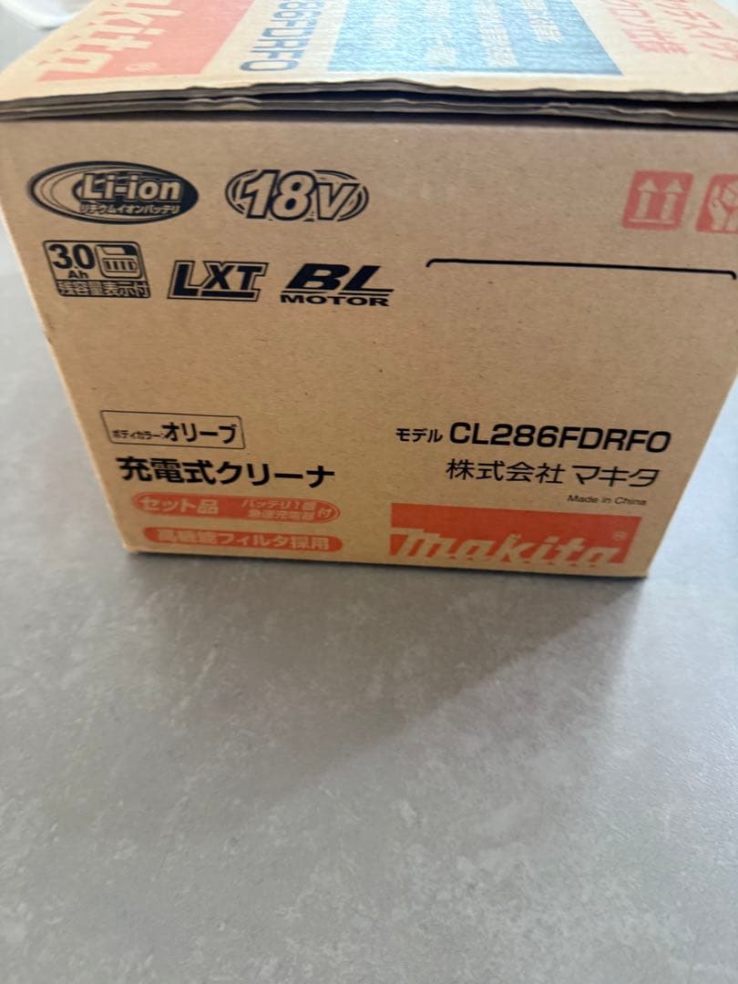 未使用品　makita 充電式クリーナー CL286FDRFO 箱傷み有