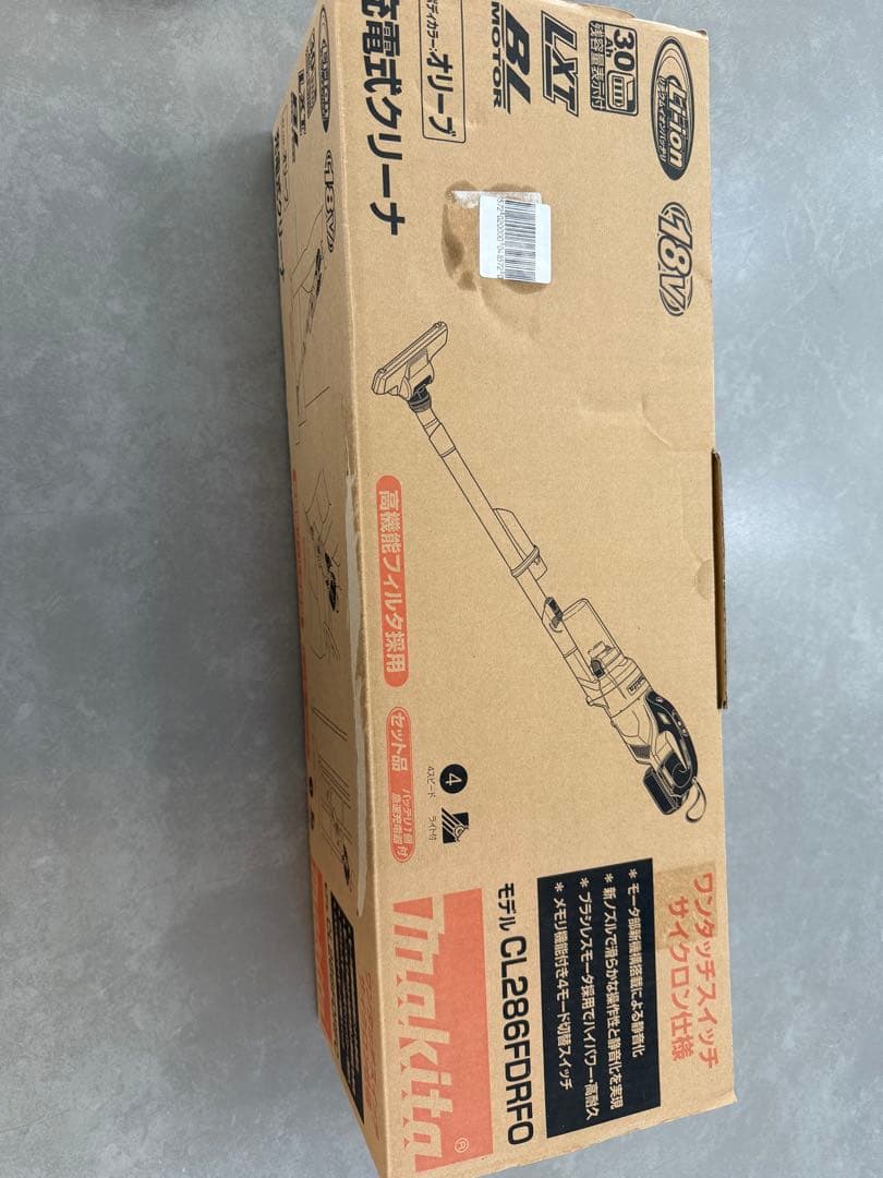 未使用品　makita 充電式クリーナー CL286FDRFO 箱傷み有
