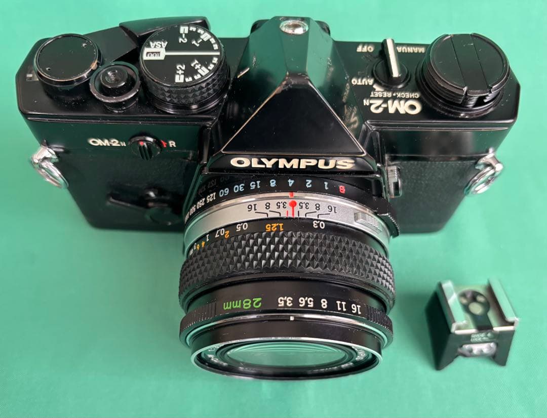 ★ OLYMPUS OM-2N BLACK + 広角レンズ 28mm