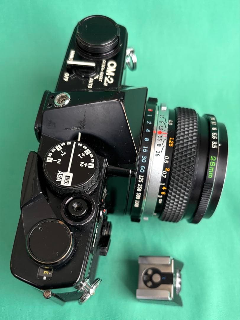 ★ OLYMPUS OM-2N BLACK + 広角レンズ 28mm