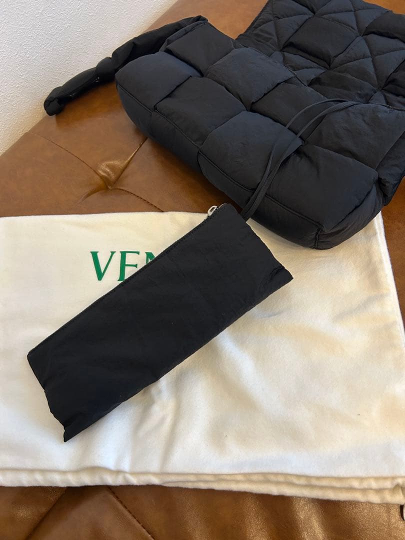 BOTTEGA VENETA パデットカセットナイロン 黒 保存袋