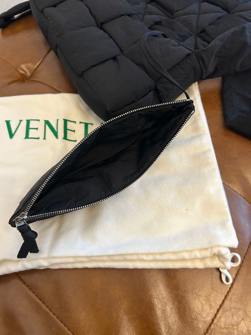 BOTTEGA VENETA パデットカセットナイロン 黒 保存袋