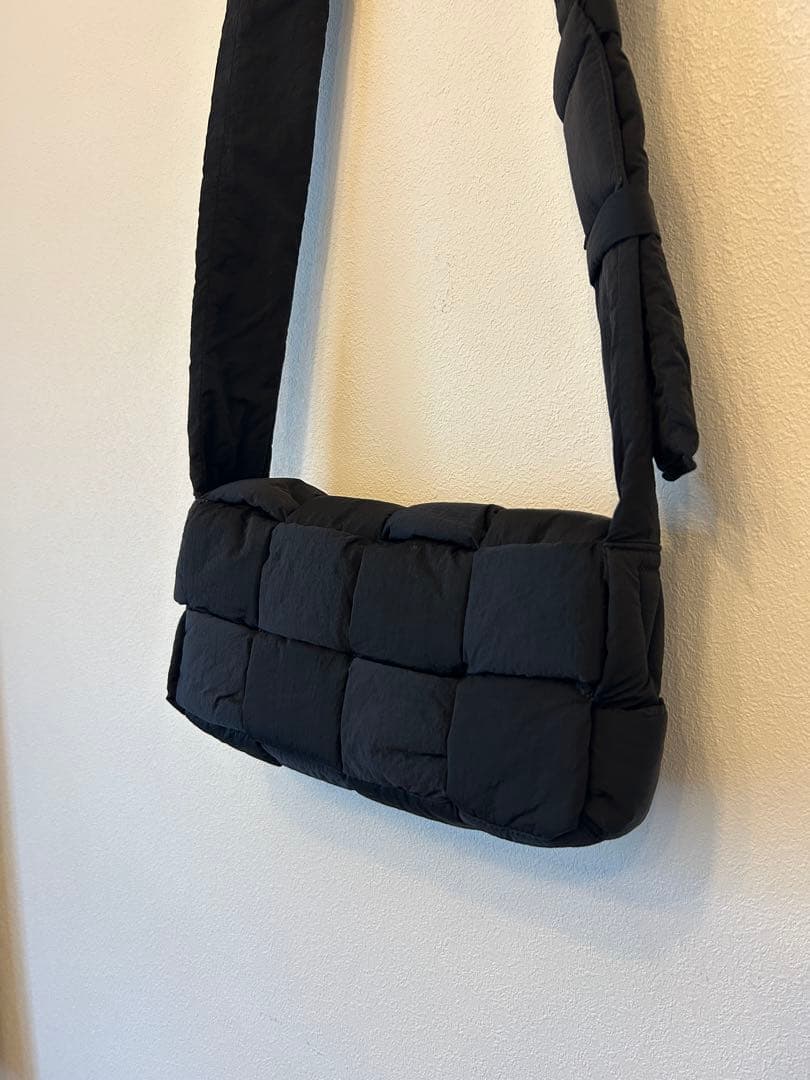 BOTTEGA VENETA パデットカセットナイロン 黒 保存袋